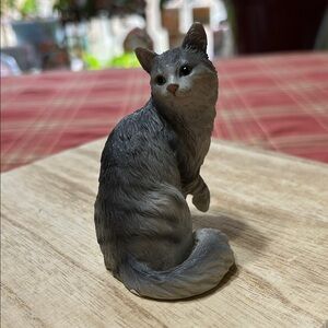 Vintage 2005 Maine Coon Cat Figurine Hand Painted Veronese NIB 5656